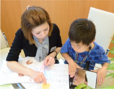 「マウスピースはいつ付けるんやったっけ？」「寝るときに付けてるよ。」